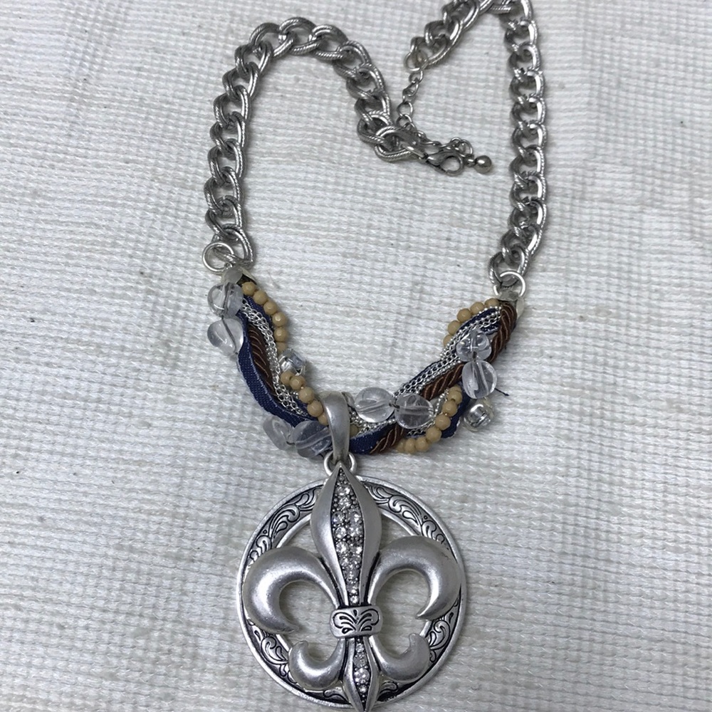 Fleur-de-lis silver  pendant  necklace new